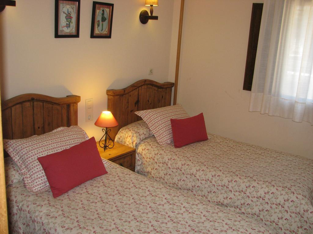 Aparthotel Sarrato Sallent De Gallego Exterior photo