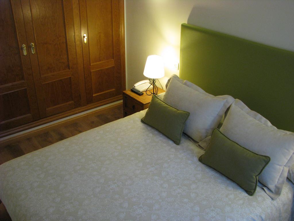 Aparthotel Sarrato Sallent De Gallego Exterior photo