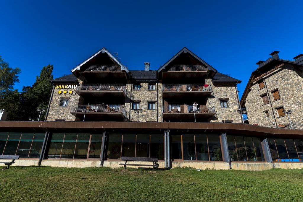 Aparthotel Sarrato Sallent De Gallego Exterior photo